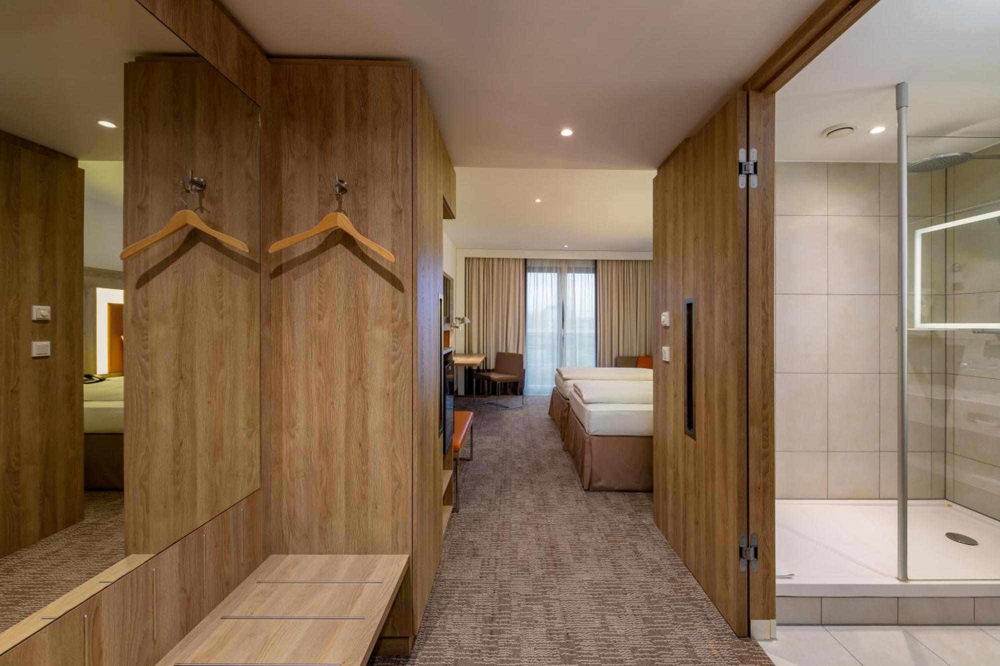 Standard Twin Room,1627222987:JPEG